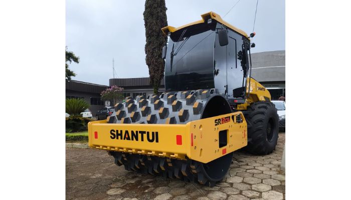 Guaraniaçu reforça frota viária com novo rolo compactador para estradas rurais